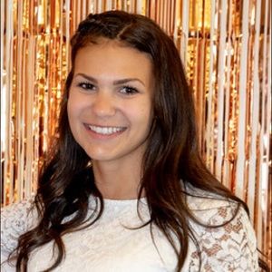 Meet your Posher, Adrianna